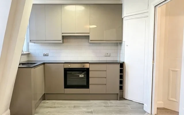 LH-Tottenham Court Road 3