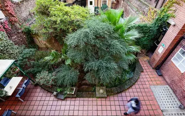 Lit Louise House - London student accommodation - Courtyard