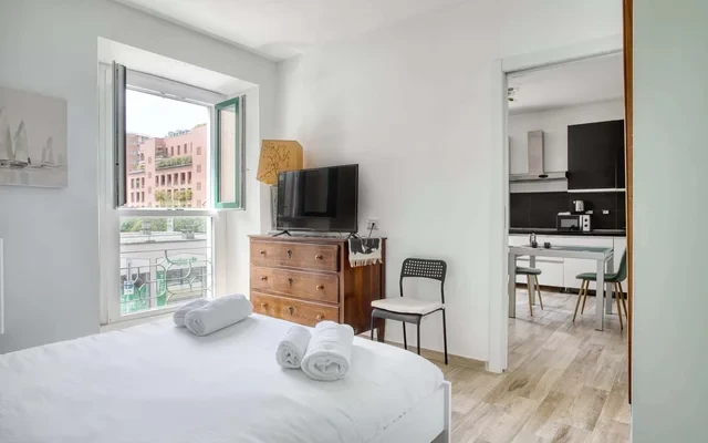 Lively 1-bed flat near city centre 4