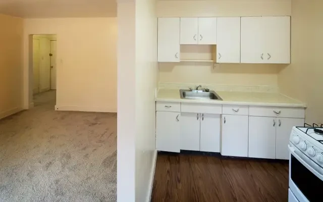 Kings Arms Apartments 3