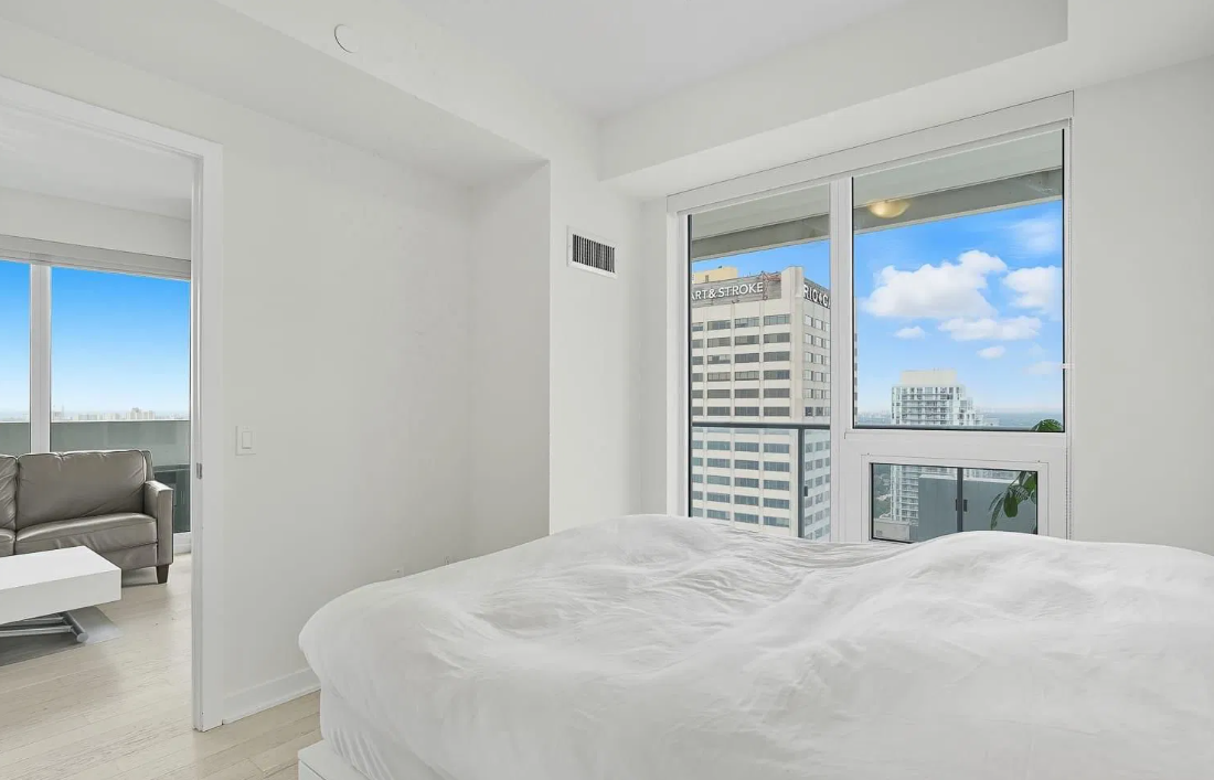 2221 Yonge Condos 2