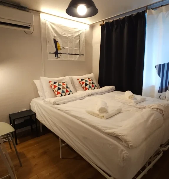 8min walk to  Hongdae/Yonsei Yniv. Comfy Corner