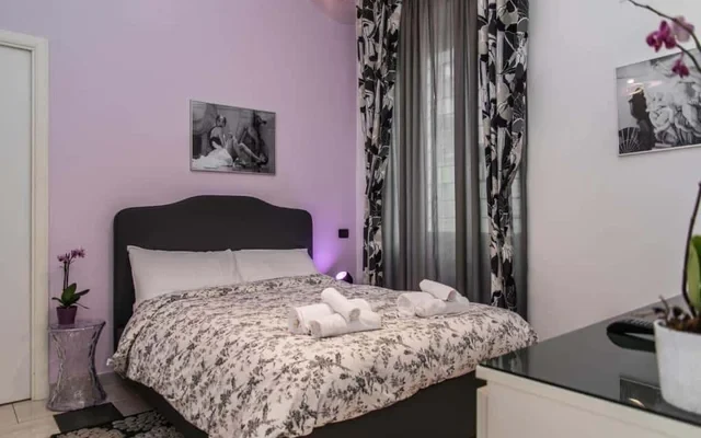 Elegant Three-Room Apartment in Central Rome 3