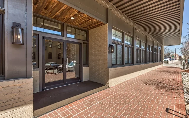 Thames Point Apartments 0