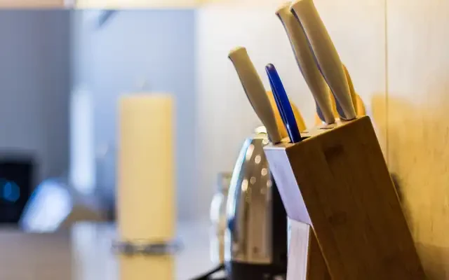 Beautiful 2 Bedroom Fully Furnished Apartment on Harborfront 4