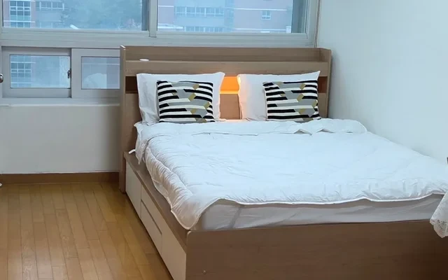 2min walk to Sinchon Station, Full Option Officetel 4