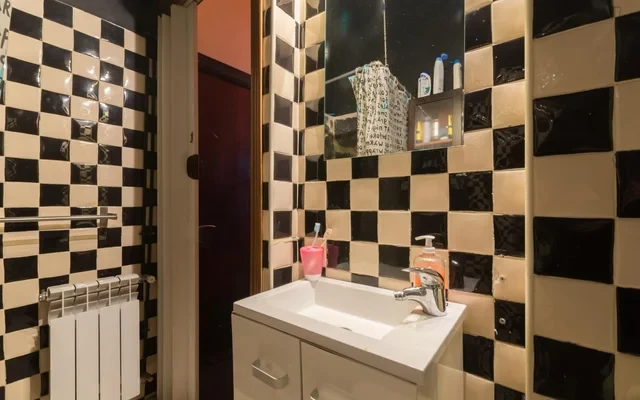 Suitable single bedroom ina 4-bedroom flat, in Puerta del Angel 4