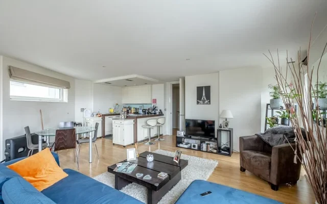 LH-Empire Square East 2