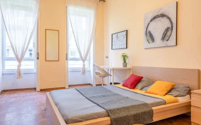 VIA LORENTEGGIO 31/4 <br> PRIVATE ROOM S1 0