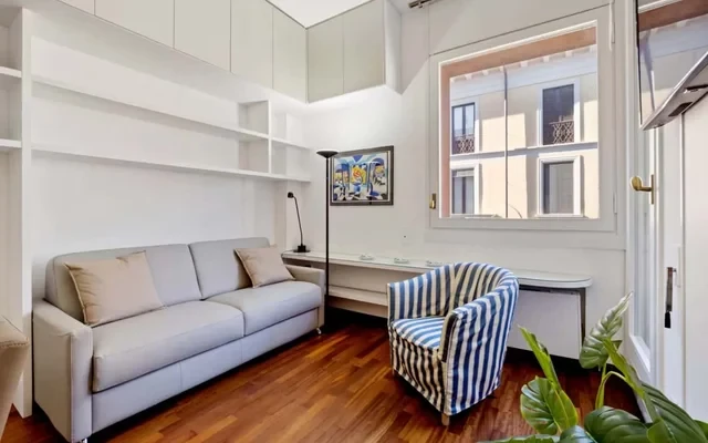 Bright & Central Milano Apartment with Balcony 4