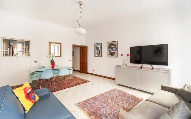 Spacious and Cozy Apartment in the Heart of Rome 2