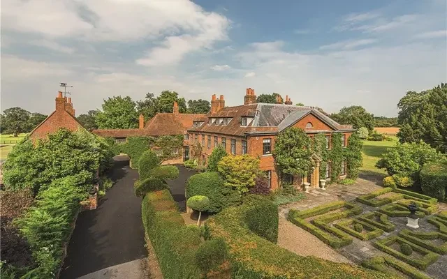 Hurst Village, Berkshire, RG10. RG10 0RB 4