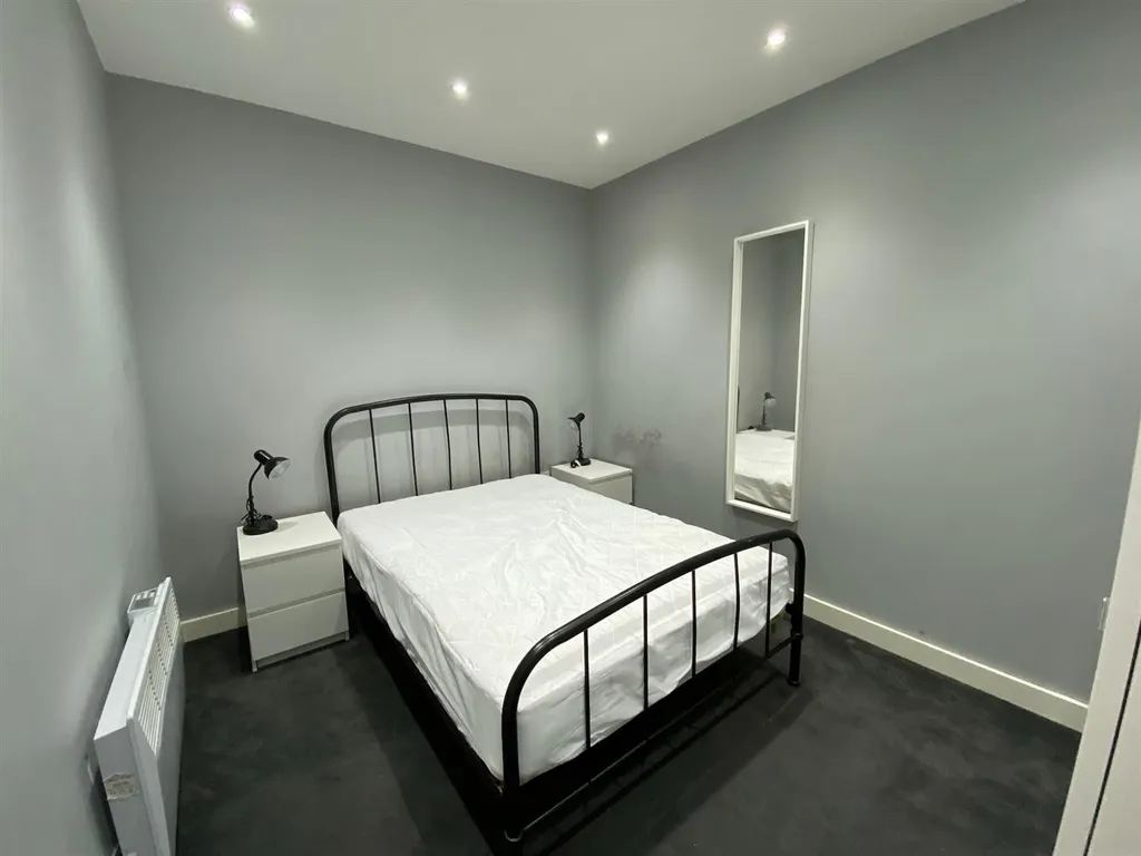 2 bedrooms 1 bathroom