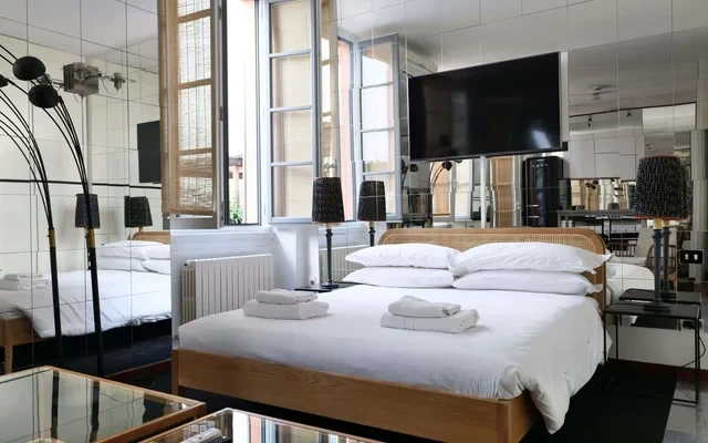 Elegant Terrace Suite 1