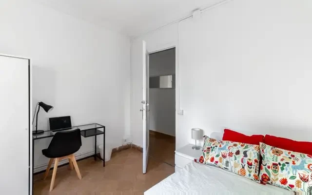 Beautiful modern and bright 5 bedroom apartment 1