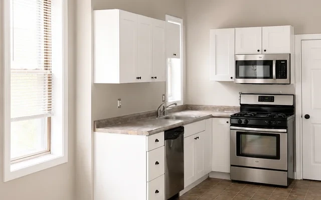 9 Pembroke St., #1, Chelsea - Suffolk County student accommodation - 1.5 Beds / 1 Bath