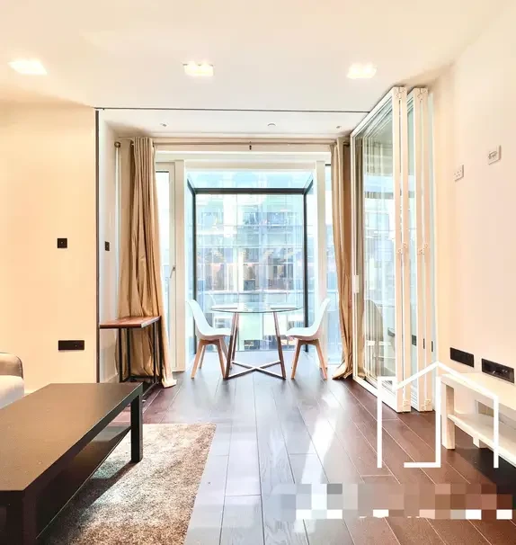 8 Casson Square