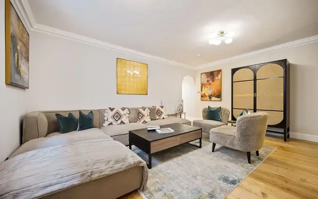 Hans Crescent, London, SW1X. SW1X 0LN 1