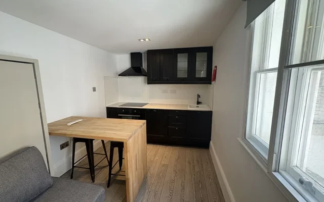 LH-193 Gloucester Place 1