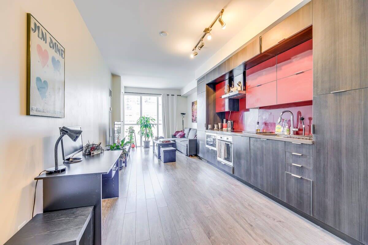 300 front st west 3