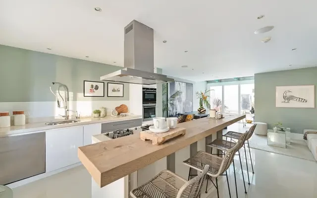 Victoria Road, London, W8 5RF 3