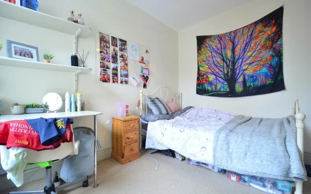 Entire Place·6B2B···18 Katie Road, Selly Oak 3