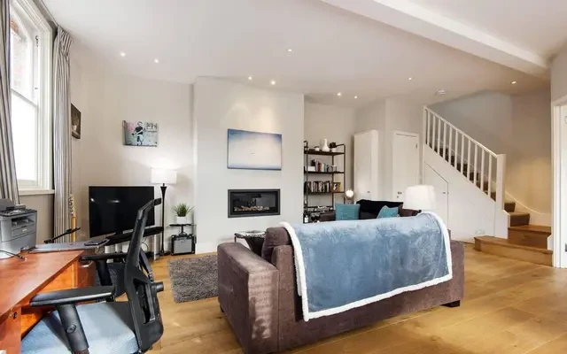 Belsize Lane, Belsize Park, London, NW3 5AG 4