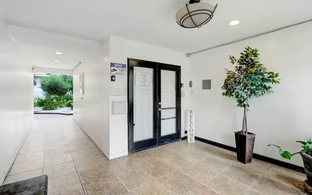 Sherman Plaza Apartments 3