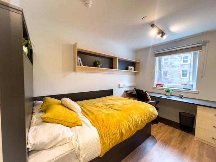 Ensuite silver - city view