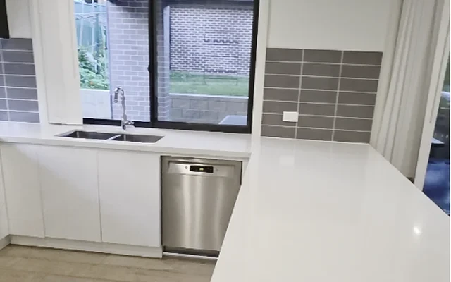 30 Banksia St - Sydney student accommodation - 9 Bed 4 Bath-bed 1