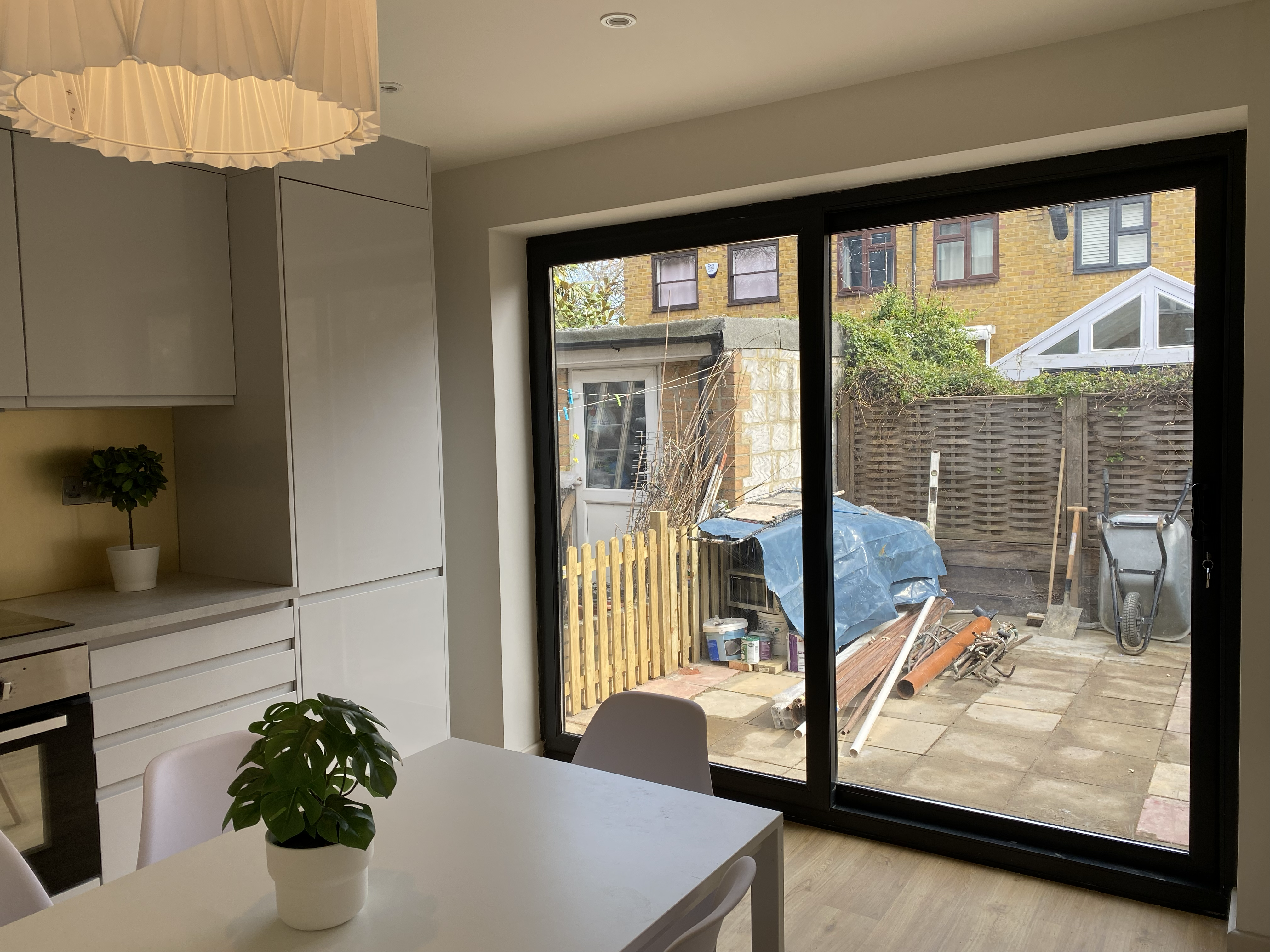 UM-YOLIVING Aldgate East 2