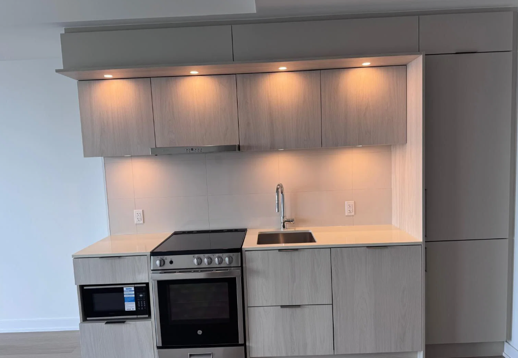 448 Burnhamthorpe Road West 2