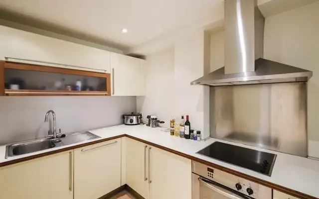 Featherstone Street, London, EC1Y 8SL 3