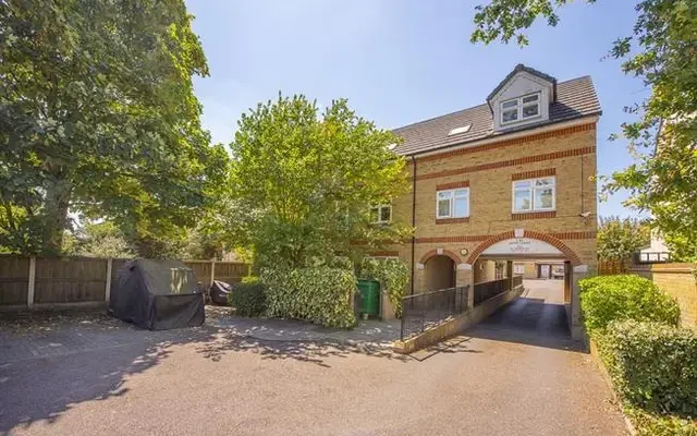 Hanworth Road, Hampton, TW12 3ER 0
