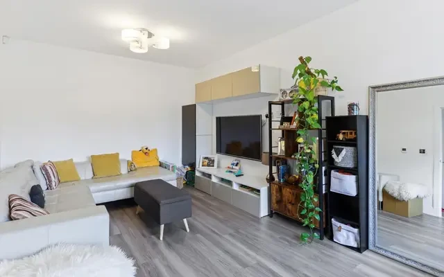Orchard Farm Avenue, East Molesey, Surrey, KT8 0AJ 1