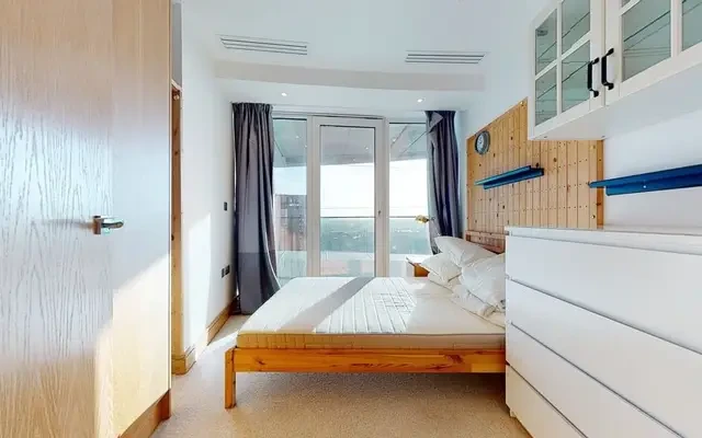 Crossharbour Plaza 12741# 4