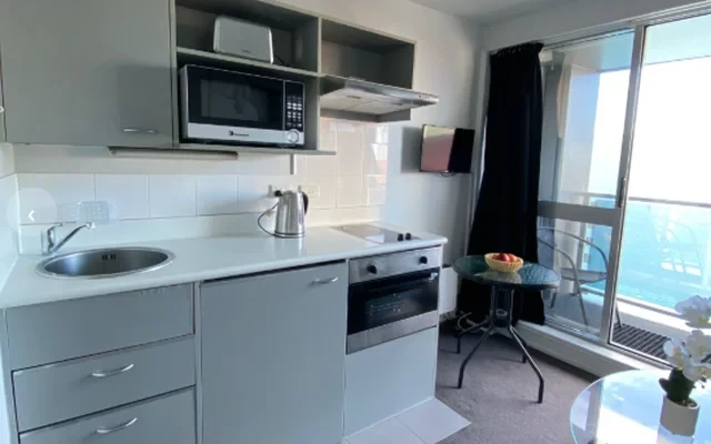 147 Hobson Street - Auckland student accommodation - Room in 3 Bed 1 Bath (13O)