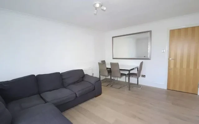 LH-3 Lawn House Close 0