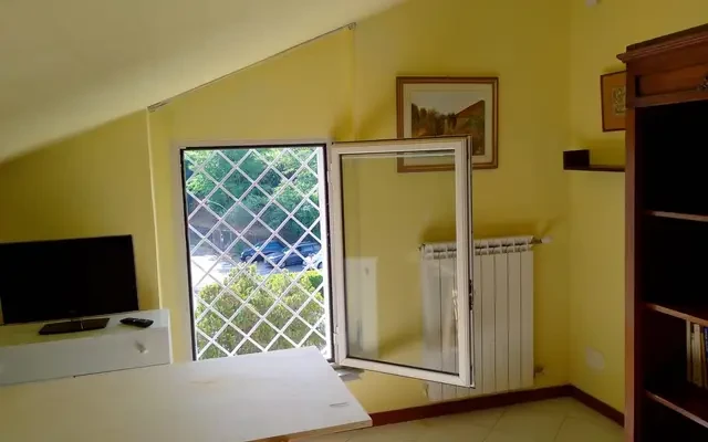 Attic in Villa, with private bathroom, in 3-bedroom house - Rome student accommodation - Double bedroom