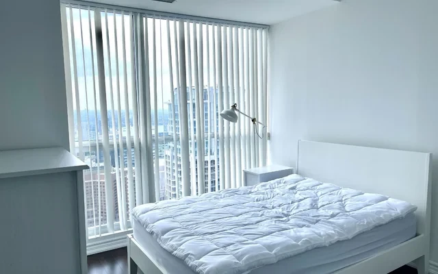 4310 - 386 Yonge St 4
