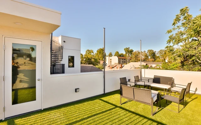 Leo Apartments 3