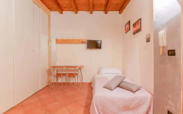 Monolocale in Via Mirasole 10 2