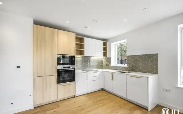 Blenheim Mansions, Clarendon, N8 0