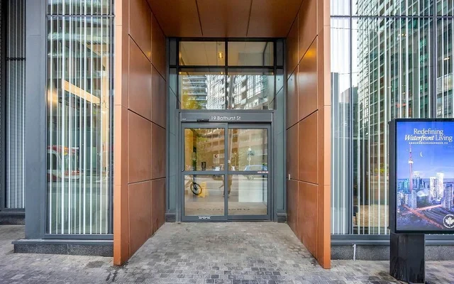 The LakeShore Condos 4