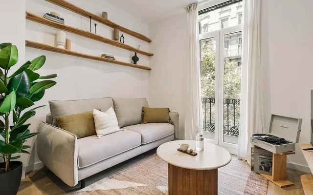 Pontone - 2 bedrooms and balcony in Eixample Dreta 0