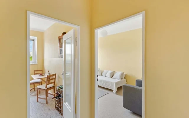 Fully Furnished 2-Room Modern Apartment with Balcony in Prime Charlottenburg Location 3