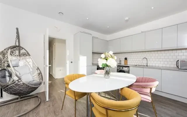 Henry Darlot Drive, London, NW7 1SB 1