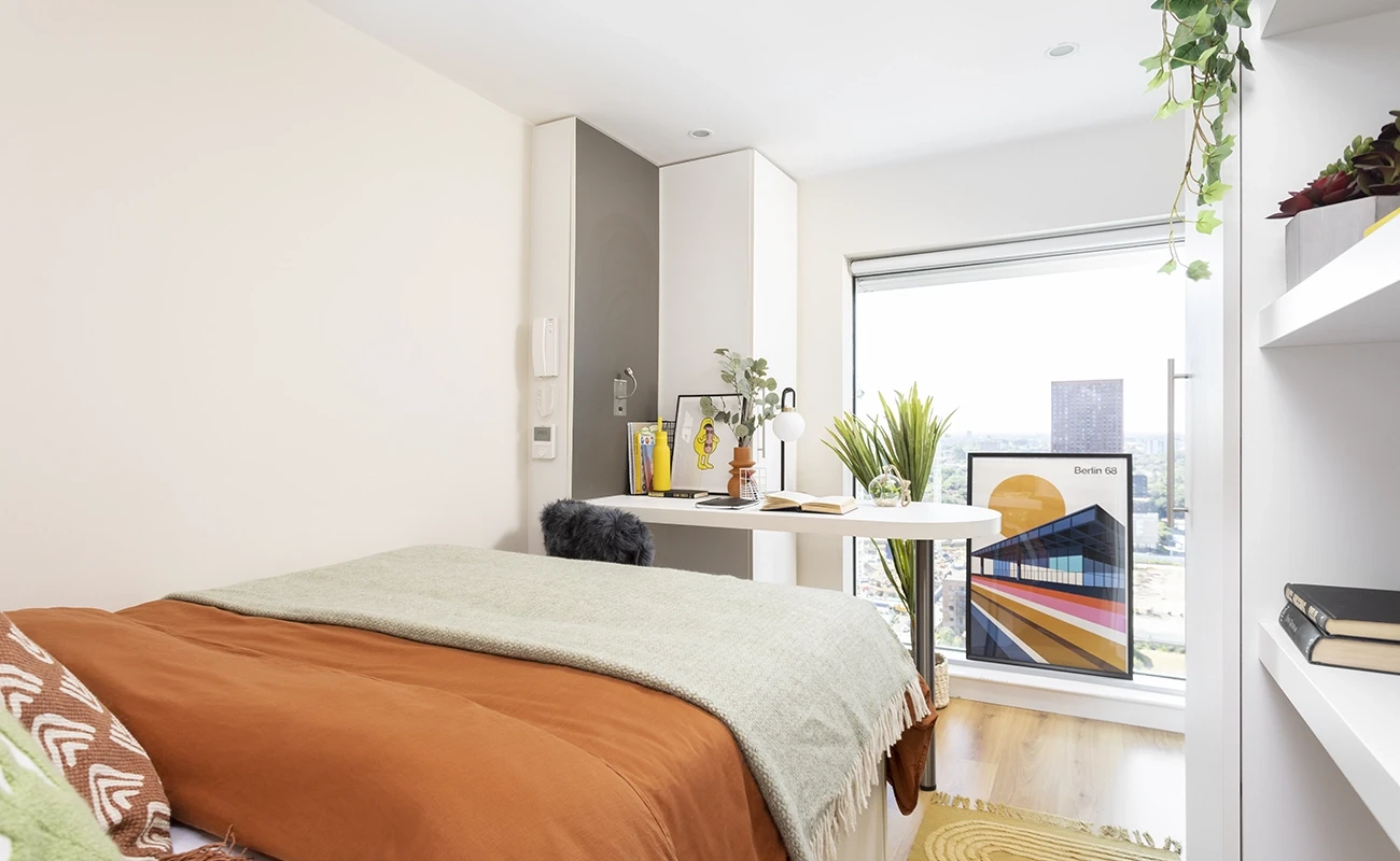 Medium Ensuite: Three Bed Flat