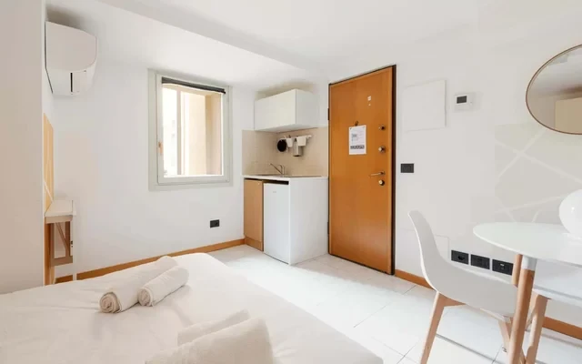 Milano-Corso Magenta  APT! 3