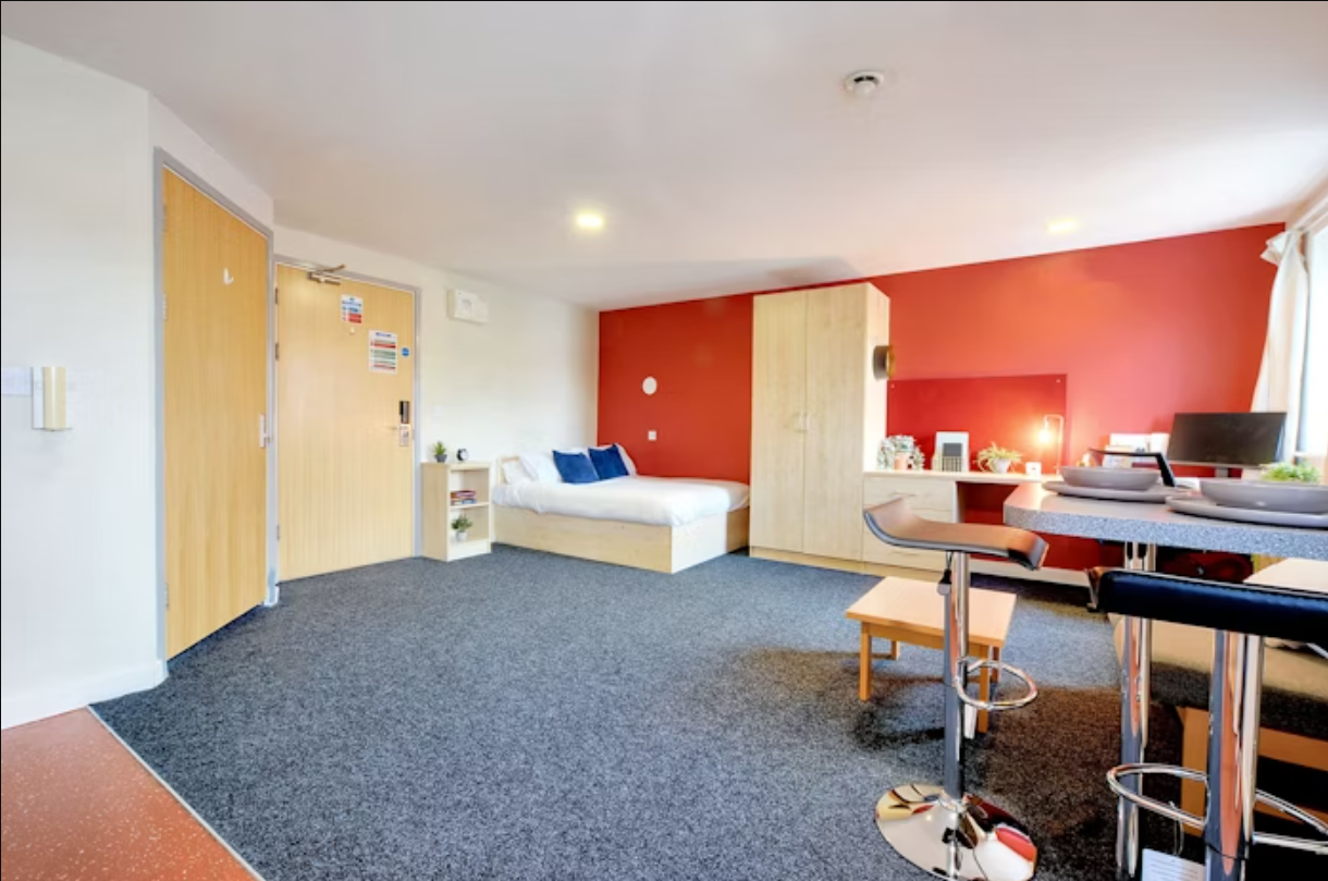 Studio gold ground floor